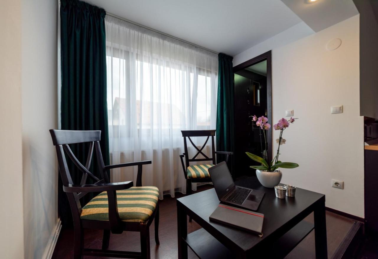 Escala Rooms Ghimbav Exteriér fotografie