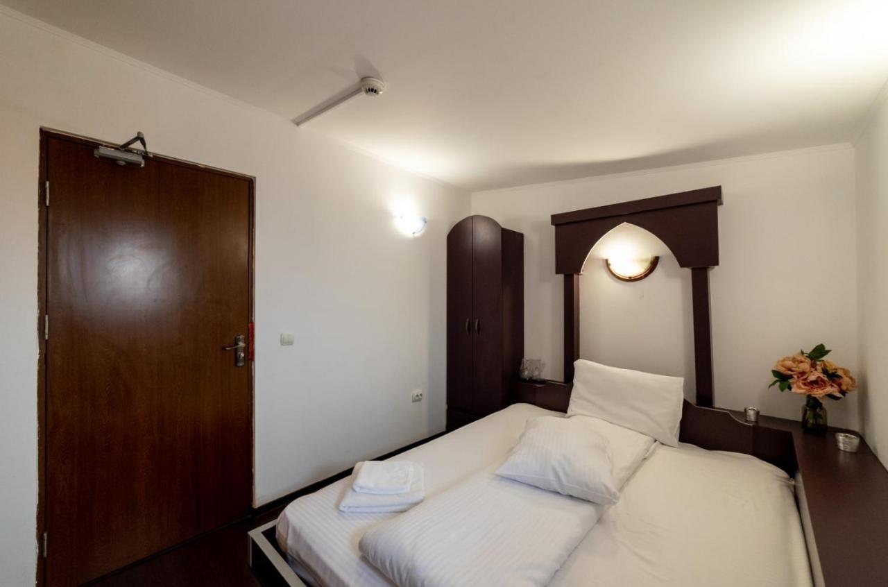Escala Rooms Ghimbav Exteriér fotografie