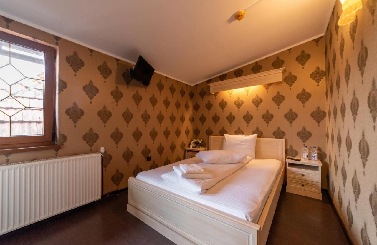 Escala Rooms Ghimbav Exteriér fotografie