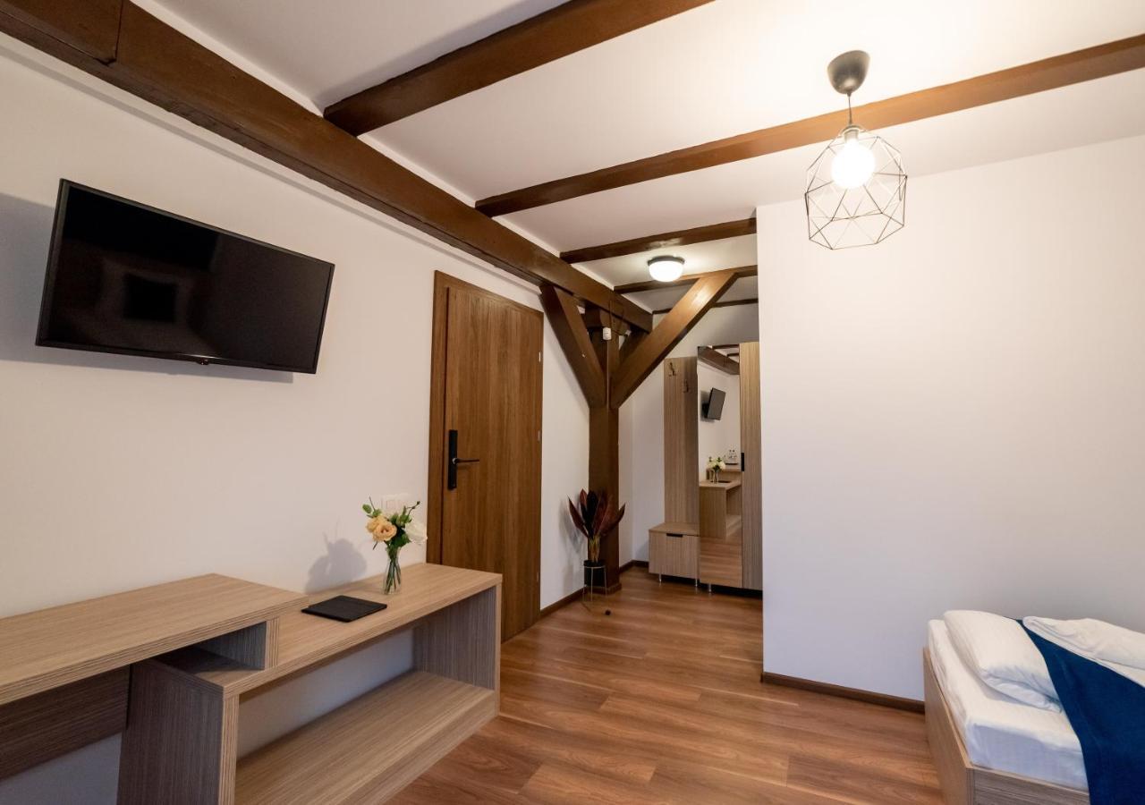 Escala Rooms Ghimbav Exteriér fotografie
