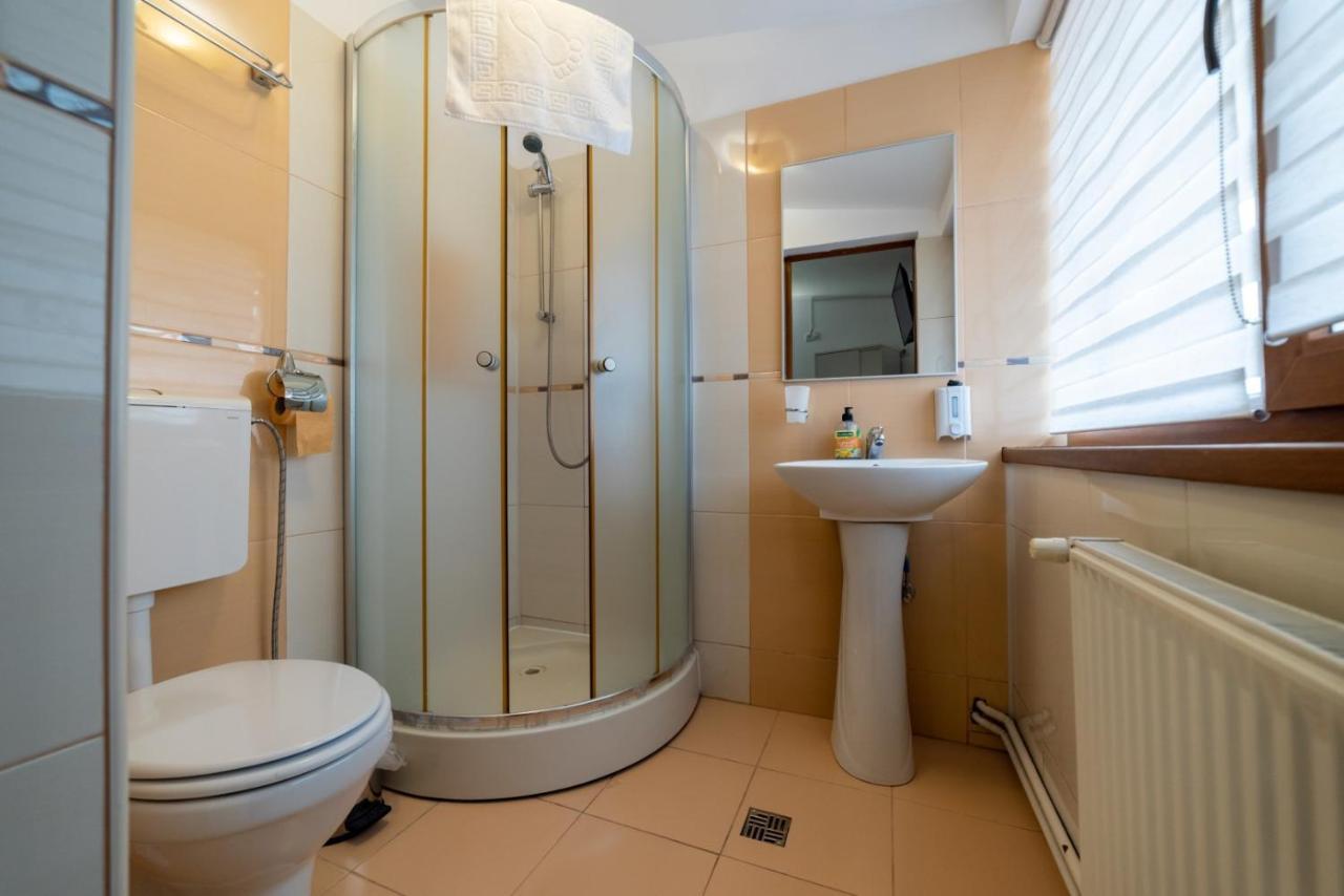 Escala Rooms Ghimbav Exteriér fotografie