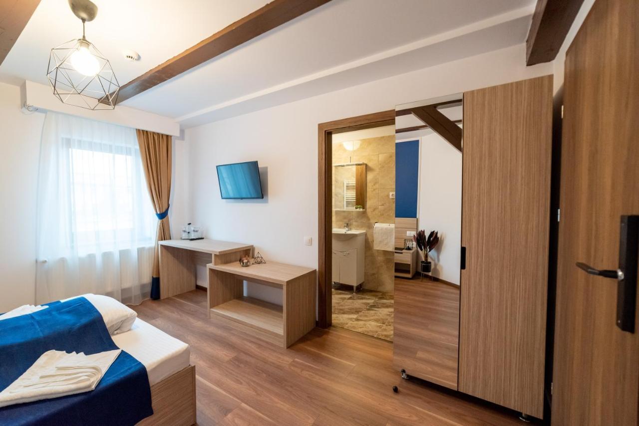 Escala Rooms Ghimbav Exteriér fotografie
