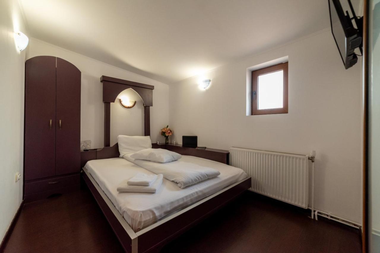 Escala Rooms Ghimbav Exteriér fotografie