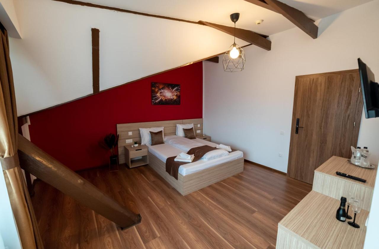 Escala Rooms Ghimbav Exteriér fotografie
