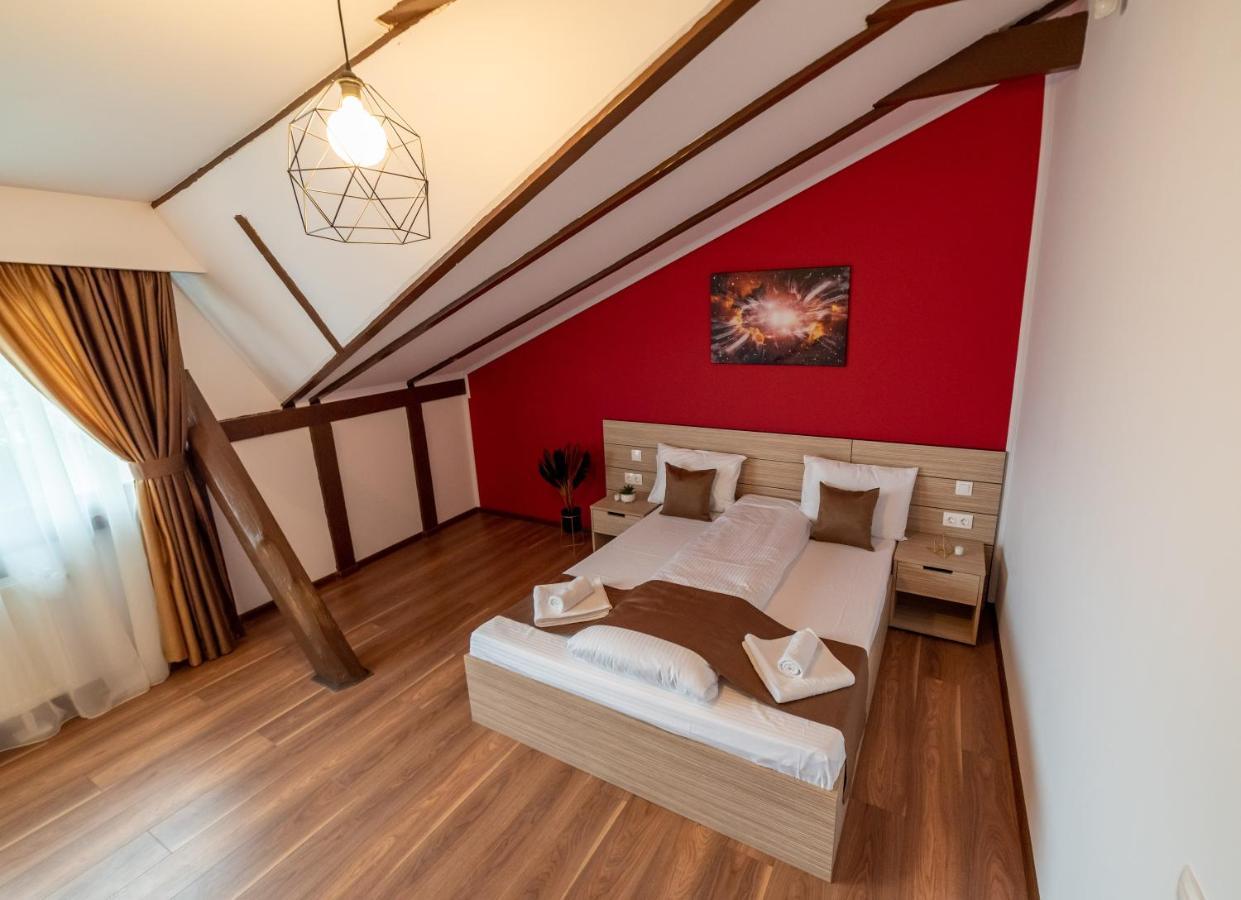 Escala Rooms Ghimbav Exteriér fotografie